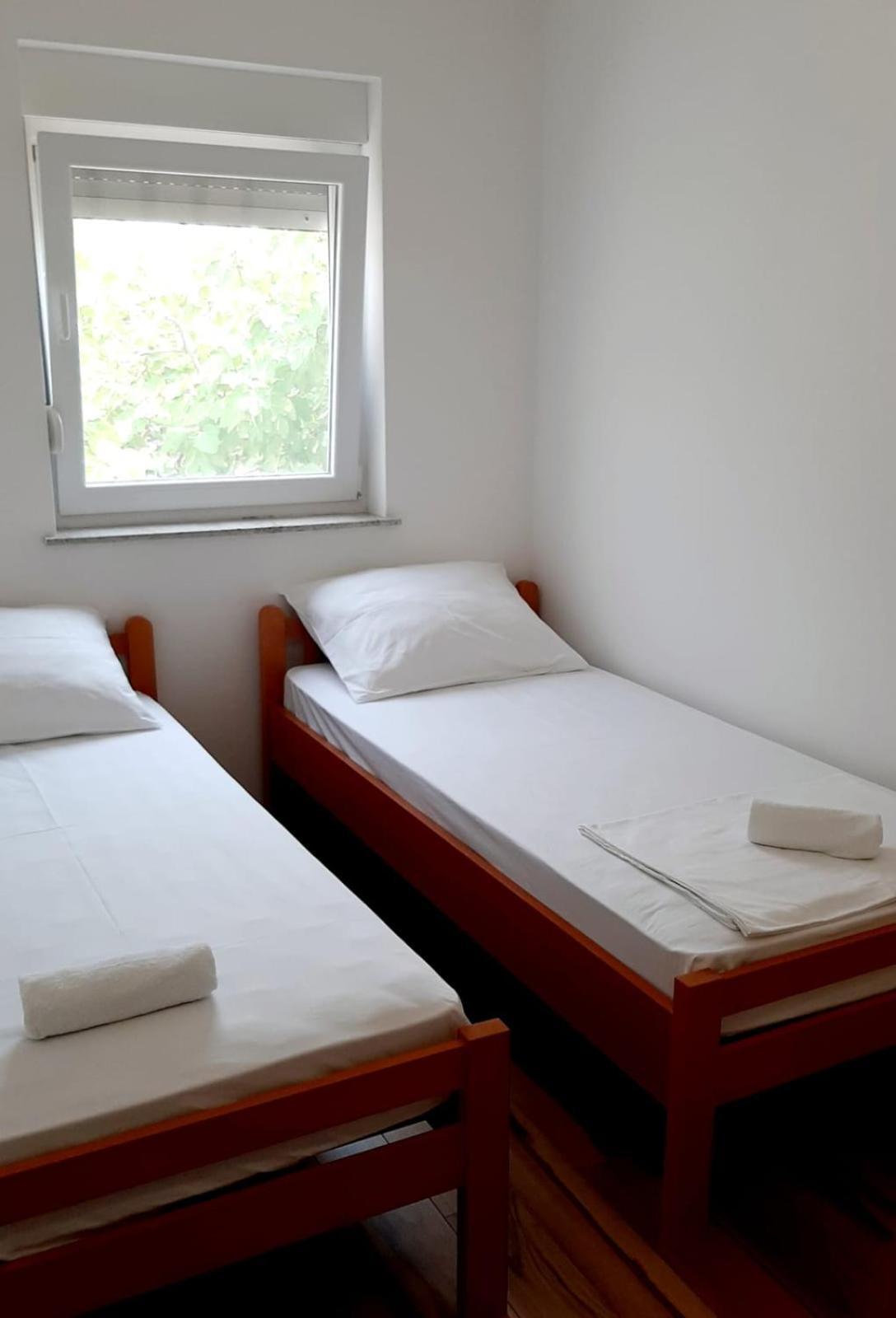 Apartments Maretic マンドレ 部屋 写真