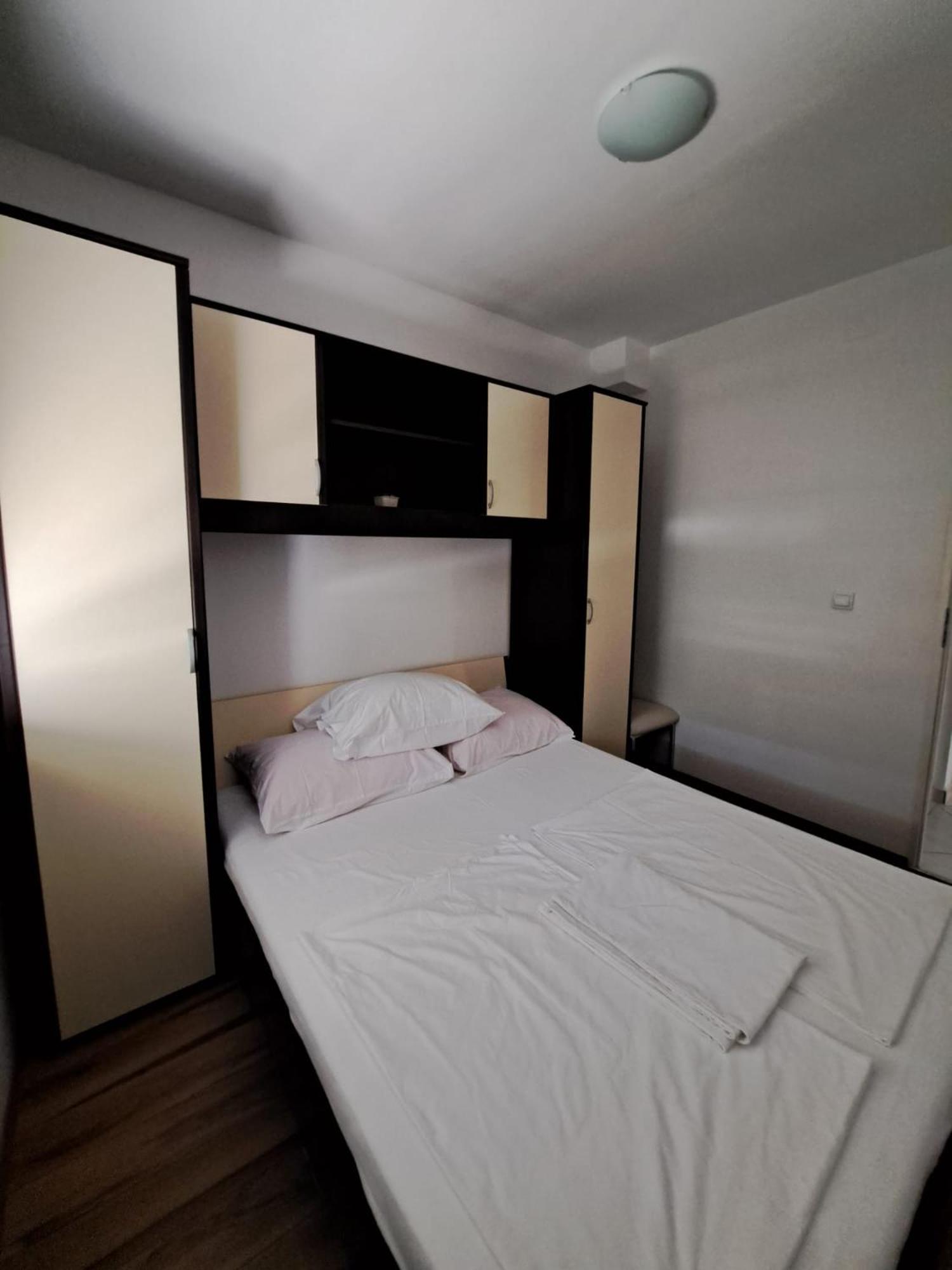 Apartments Maretic マンドレ エクステリア 写真